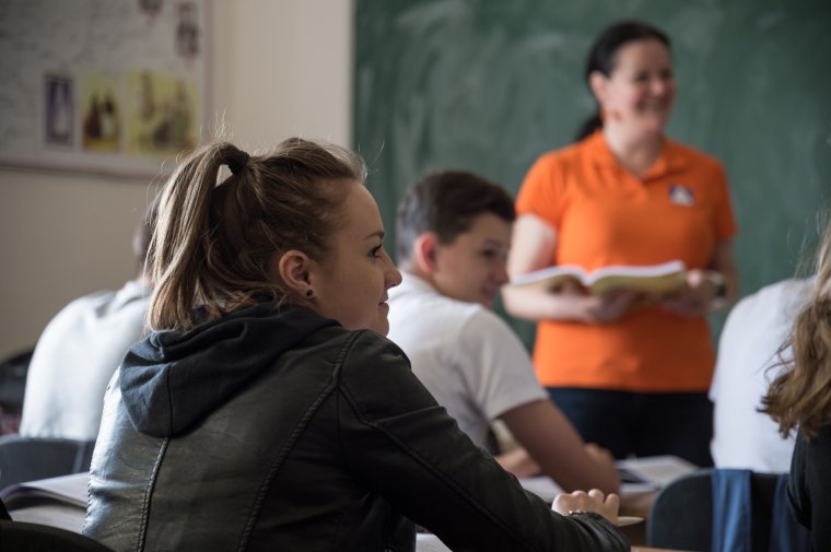 Négyezer lejes ösztöndíjat kaphatnak a diákok – fejenként