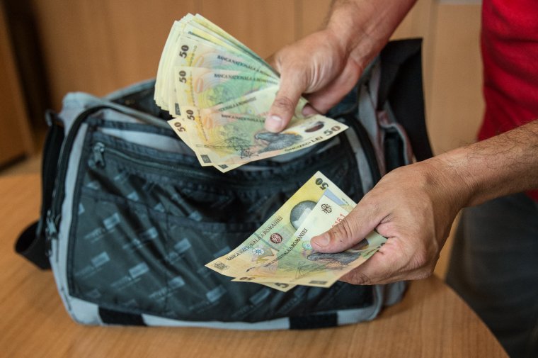 Romlott a versenyképesség az állami szférában alkalmazott béremelés miatt