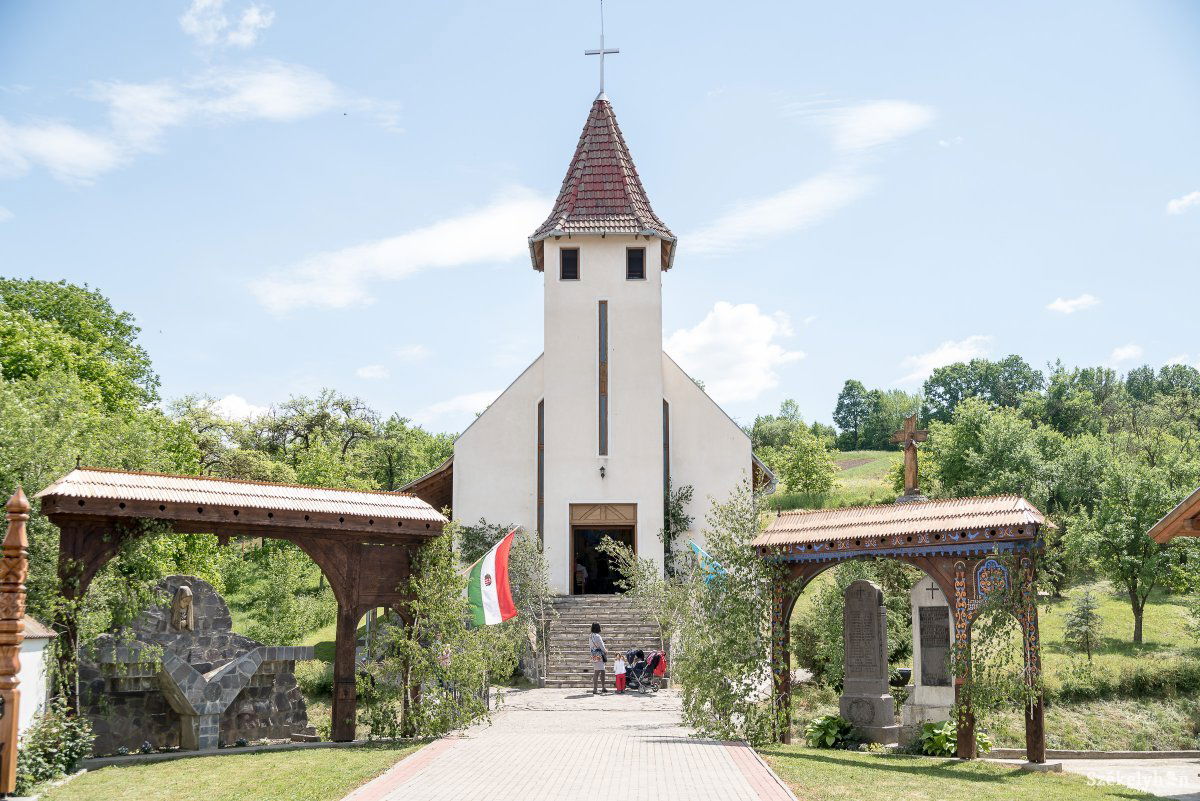 A bogárfalvi templomot a Szűzanya védelmébe ajánlották. Archív •  Fotó: Veres Nándor
