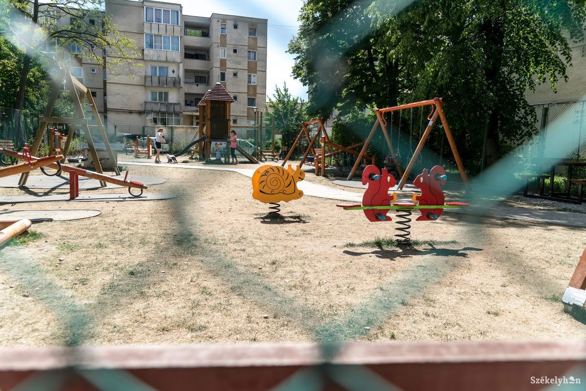 Újragyepesítik a Tábor-negyedi játszóteret. Archív •  Fotó: Veres Nándor