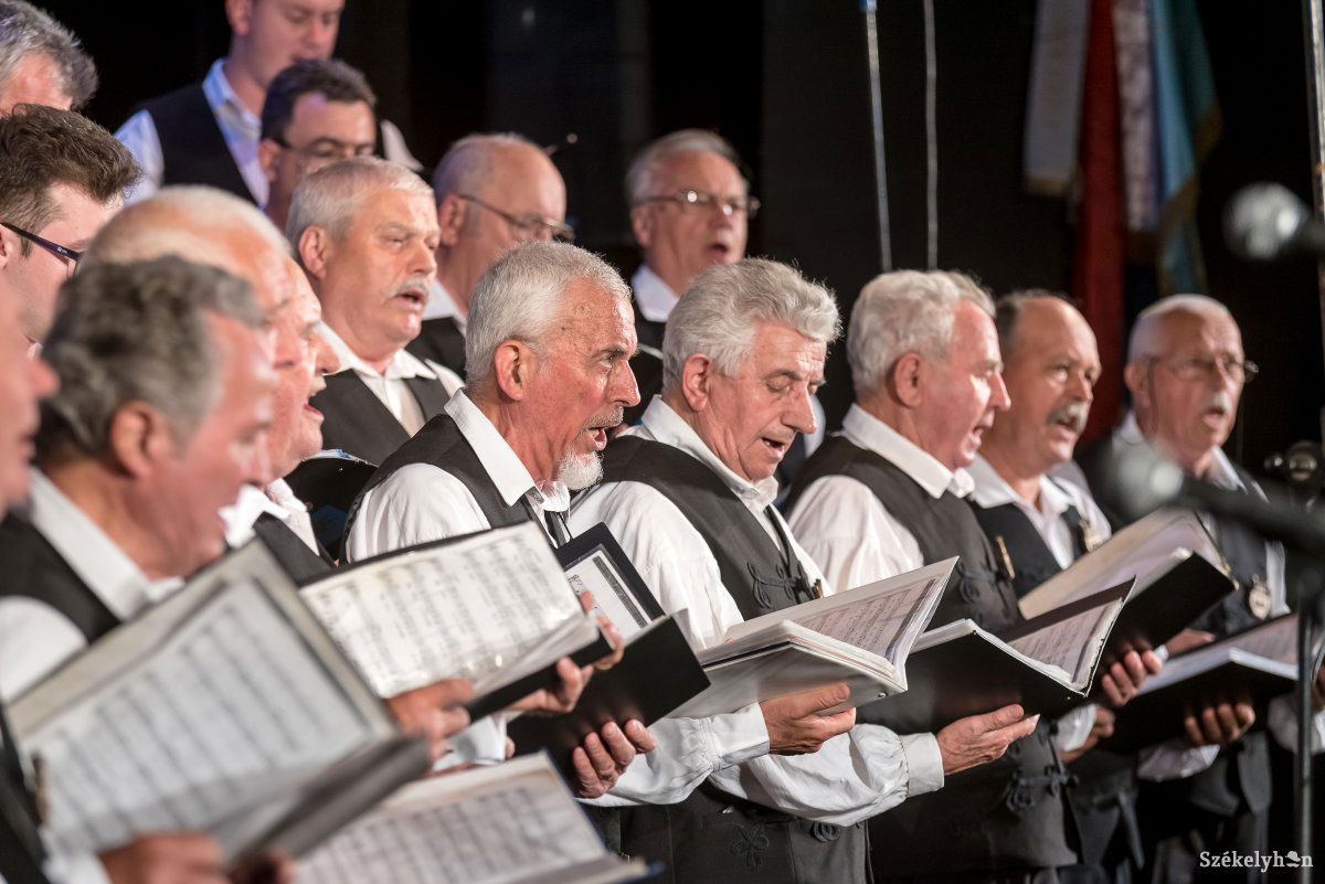 Fennállása óta 17 karnagya és ugyanennyi elnöke volt a kórusnak &bullet;  Fotó: Veres Nándor