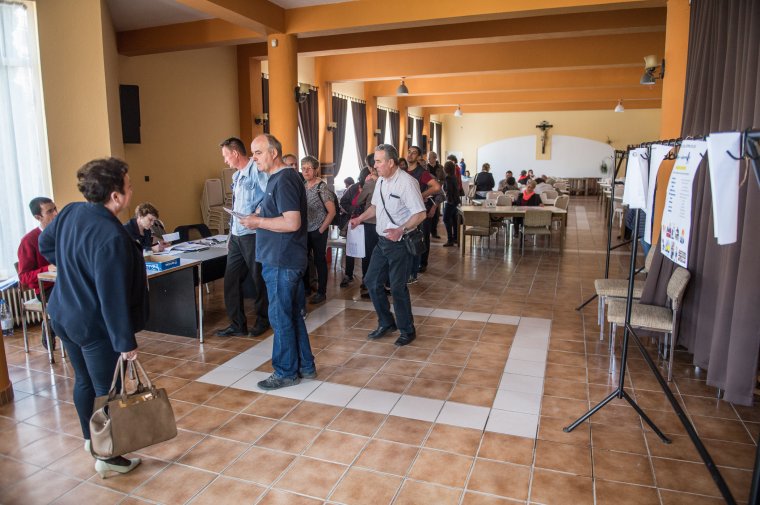 Kihirdette az államfő a törvényt, amely alapján megvonható a segély a „válogatós” munkanélkülitől