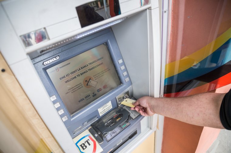 Emelt minimálbér: csak a hónap közepétől?