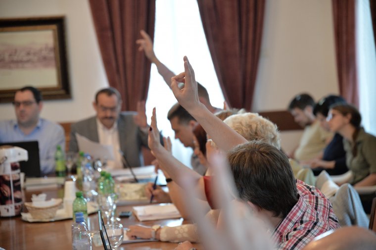 Feltűnően sok hibát talált a prefektúra az udvarhelyi tanácshatározatokban