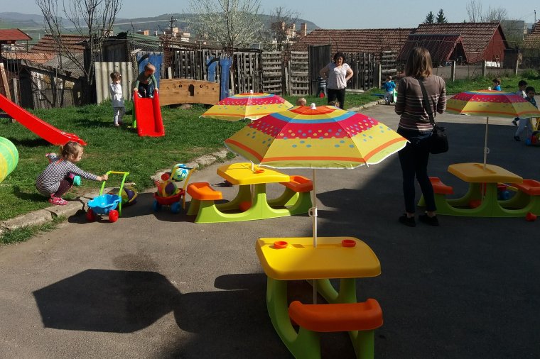 Új játékokkal szerelik fel a bölcsőde udvarát