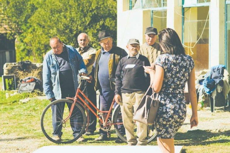 Nagyvárosi díva bolygatja fel a falu életét