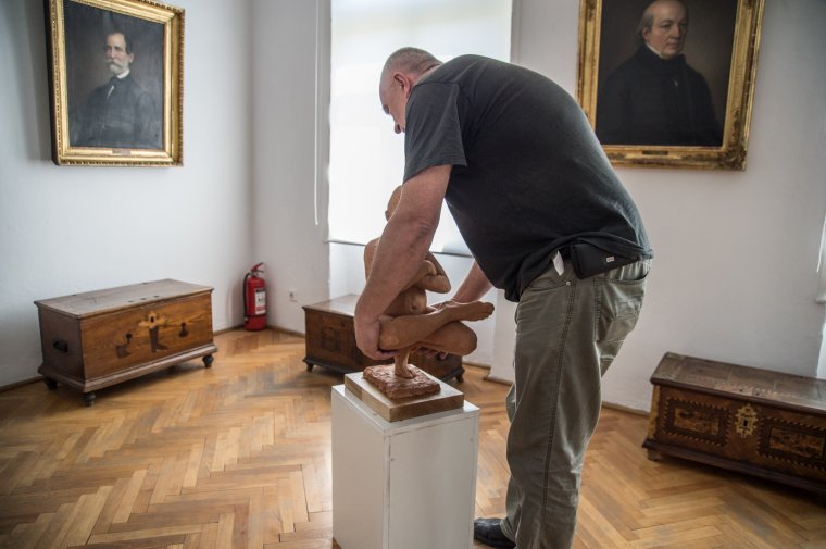 Nem mindennapi képzőművészeti tárlat nyílt Székelyudvarhelyen