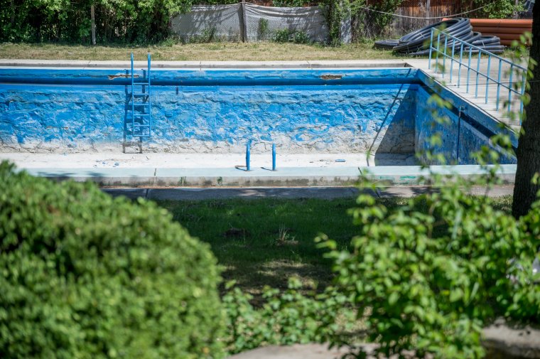 Csak a teljes újjáépítés mentheti meg a szejkefürdői strandot