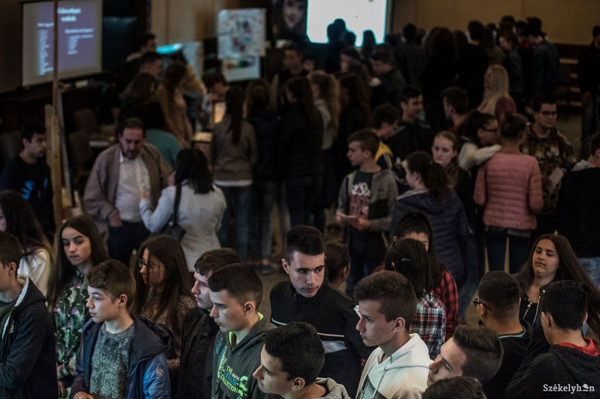 Harminc udvarhelyszéki iskolából hétszáznál több nyolcadikos látogatott el a kétnapos rendezvényre • Fotó: Barabás Ákos