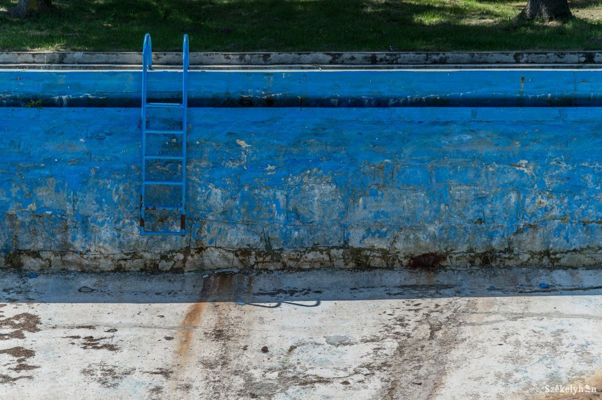 „Megússzák” szárazon. A Szejkére járók még hosszú ideig nem használhatják a fürdőhelyet &bullet;  Fotó: Barabás Ákos