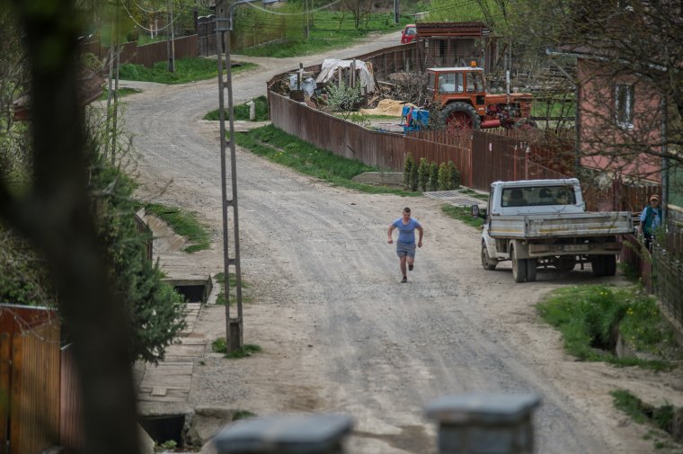Útfelújítás apró örömökkel: még a porták bejárati hídszerkezetét is elkészítik