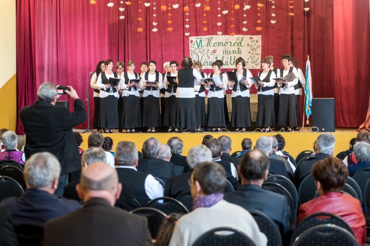 Almáson találkoztak a Kis- és Nagy-Homoród menti kórusok