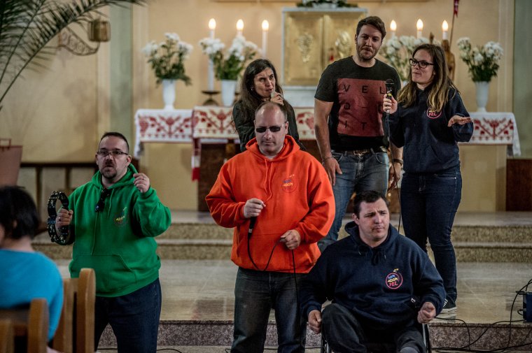 Jótékonyságra szólít fel a Nemadomfel Együttes és Böjte Csaba