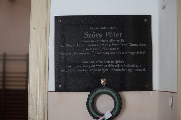 Emléktáblát állítottak a néhai tornatanárnak