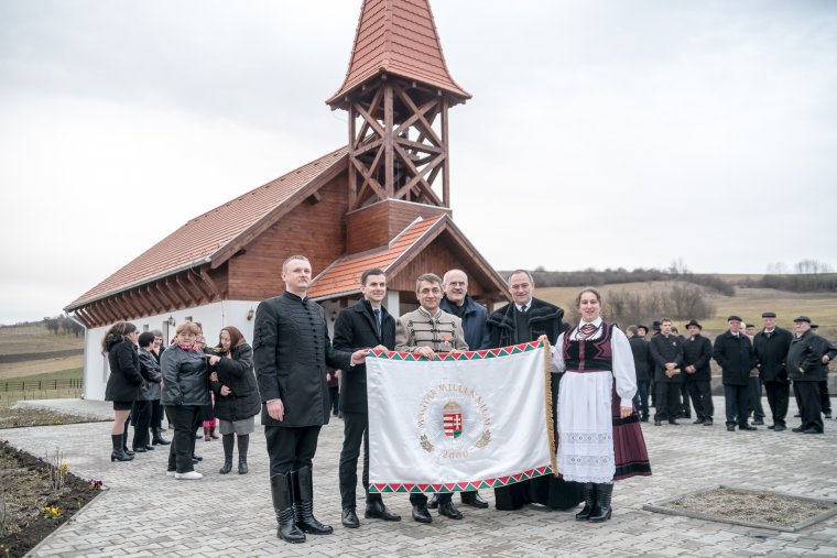 Orbán Viktor ajándéka a décsfalviaknak