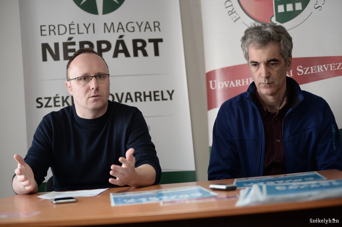 Lőrincz Árpád és Nagy Pál. Szavazásra buzdítanak •  Fotó: Barabás Ákos