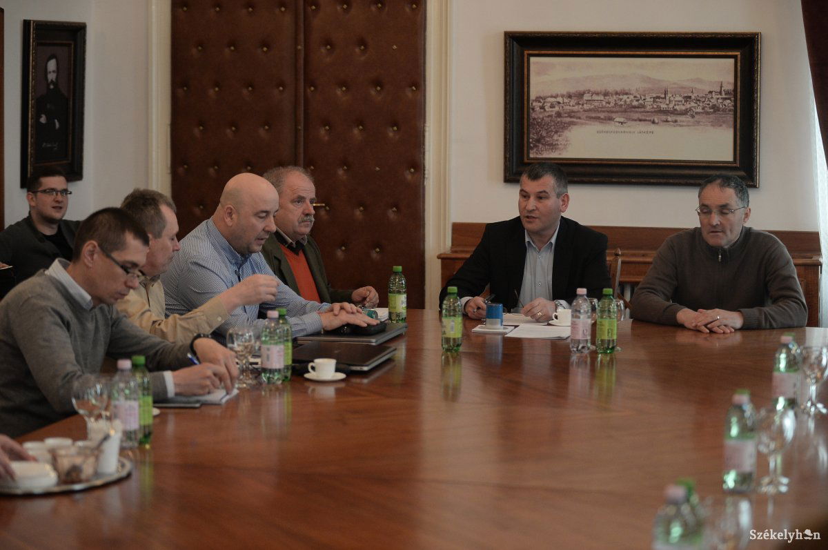 Az átállás részleteiről és fejlesztési tervekről számoltak be a regionális szolgáltató képviselői •  Fotó: Barabás Ákos