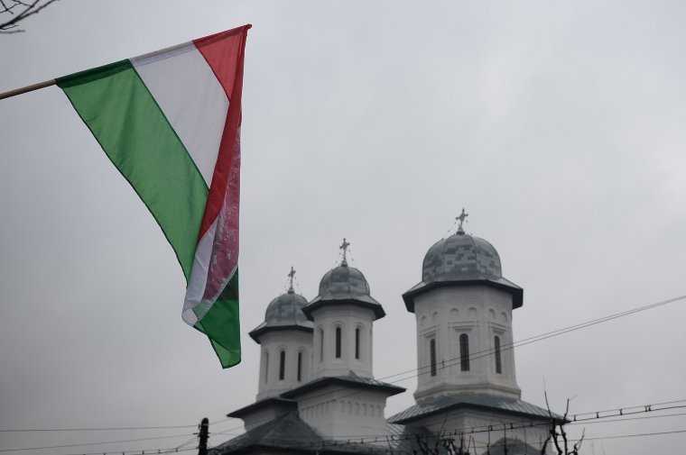 Székelyföldről is indulnak buszok a bukaresti magyarnyelv-ellenes tüntetésre