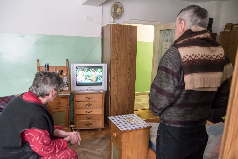 Zsúfoltság a hideg miatt: pótmatracokon is alszanak a székelyudvarhelyi hajléktalanszállón