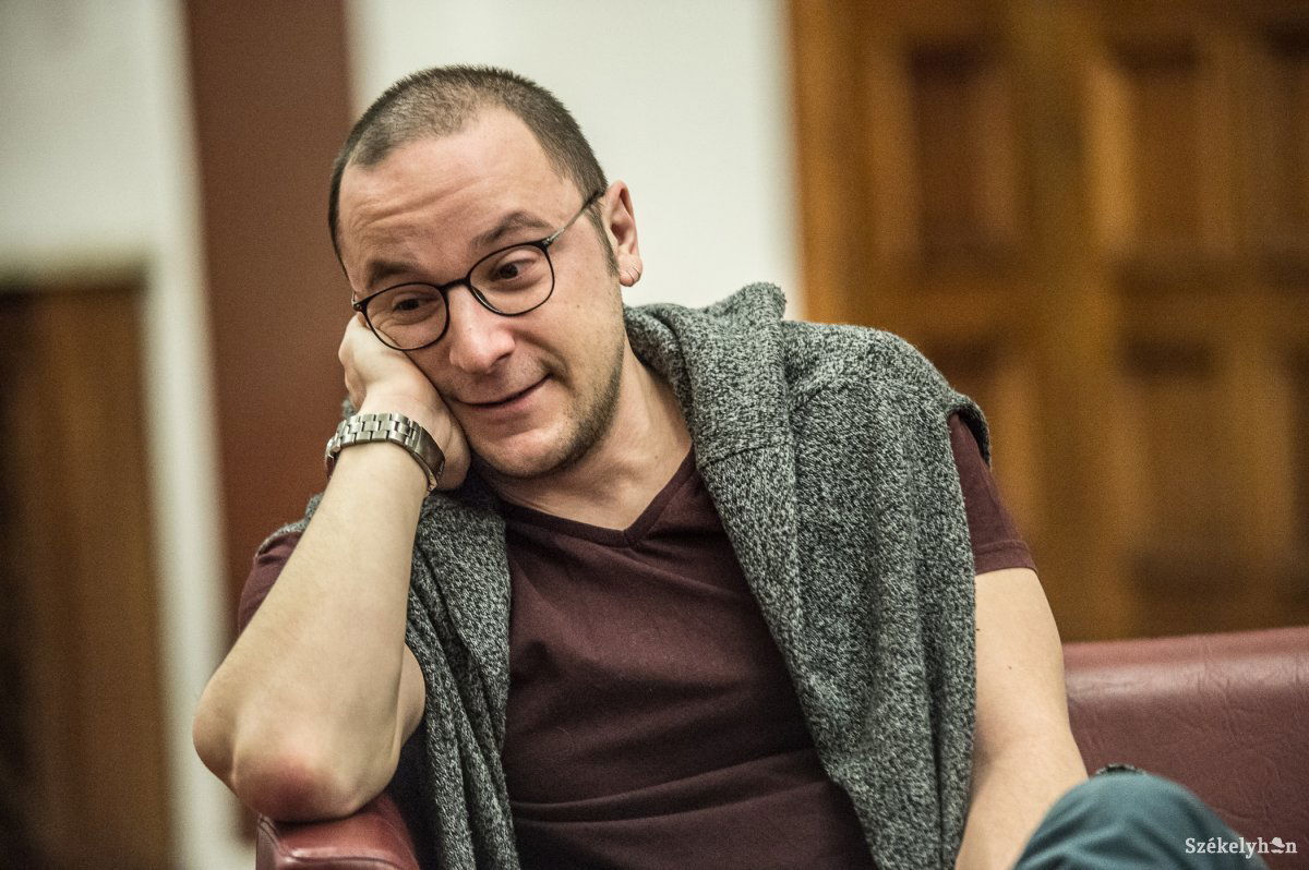 A bukaresti rendező, Vladimir Anton szerint a próbafolyamat igazi élmény volt a székelyudvarhelyi színházban •  Fotó: Barabás Ákos