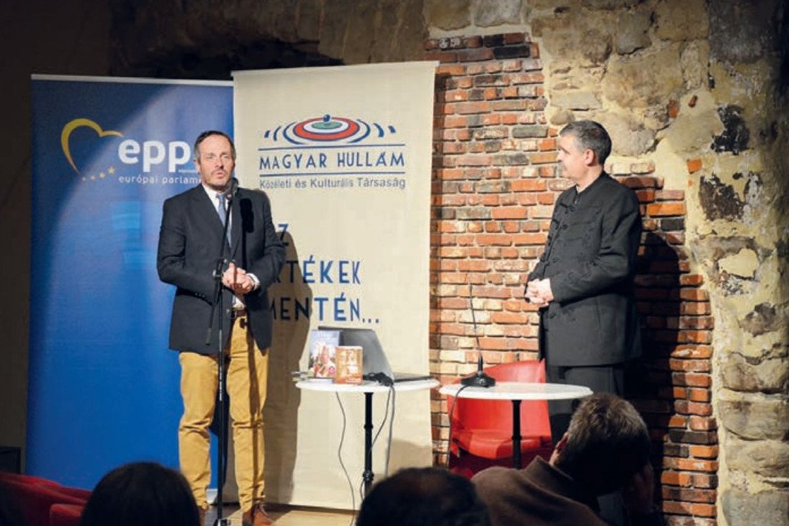 Hölvényi György magyarországi EP-képviselővel Brüsszelben •  Fotó: Nagy Zoltán