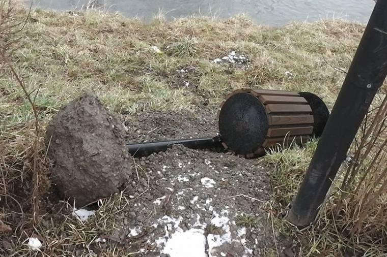 Masszívnak vélték a kukákat, mégis elbántak velük Udvarhelyen