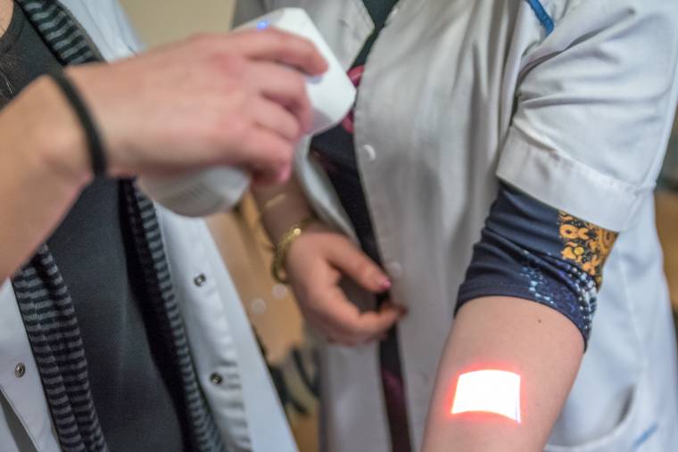 Akinél már előfordult, hogy nehezen találtak vénát, az tudja, hogy erre a készülékre milyen nagy szükség volt