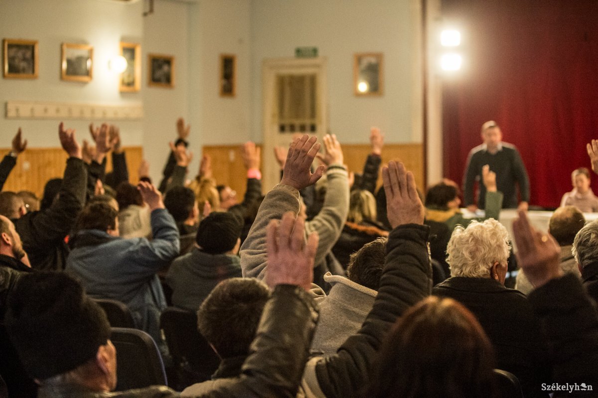 Többségi szavazattal más személyt bíztak meg a bögözi kultúrotthon rendezésével •  Fotó: Barabás Ákos