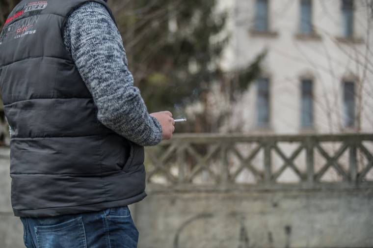 Nem sokat tehetnek a kiskorúak dohányzása ellen a tanintézetek