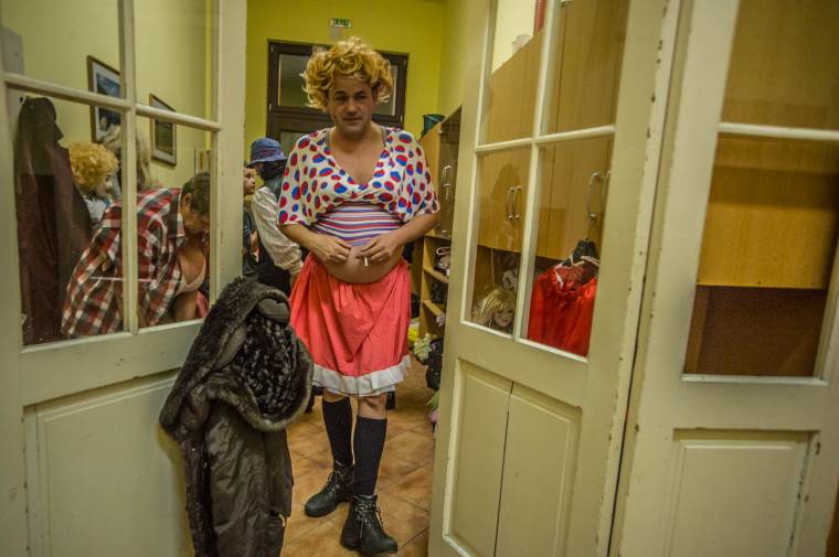 Maszkabál – kifordított szereposztás