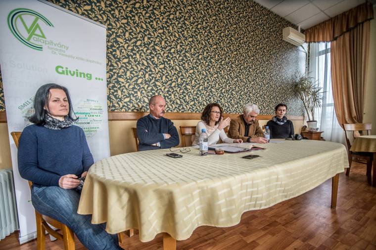 Nem szűnik meg a Dr. Verestóy Attila Alapítvány, folytathatják a munkát