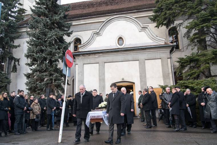 Utolsó útjára kísérték Verestóy Attilát