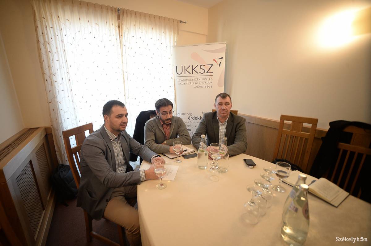 Sajtótájékoztatót tartottak csütörtökön a kisipari inkubátorház létrehozásához szükséges felmérés elindításáról. Válaszokat várnak •  Fotó: Barabás Ákos