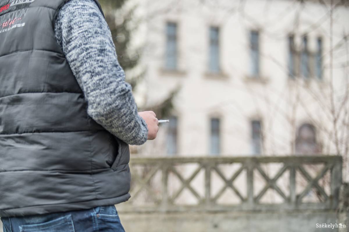Nincsenek pontos adatok arra vonatkozóan, hogy mennyire elterjedt a cigarettázás a diákok körében. Képünk illusztráció •  Fotó: Barabás Ákos