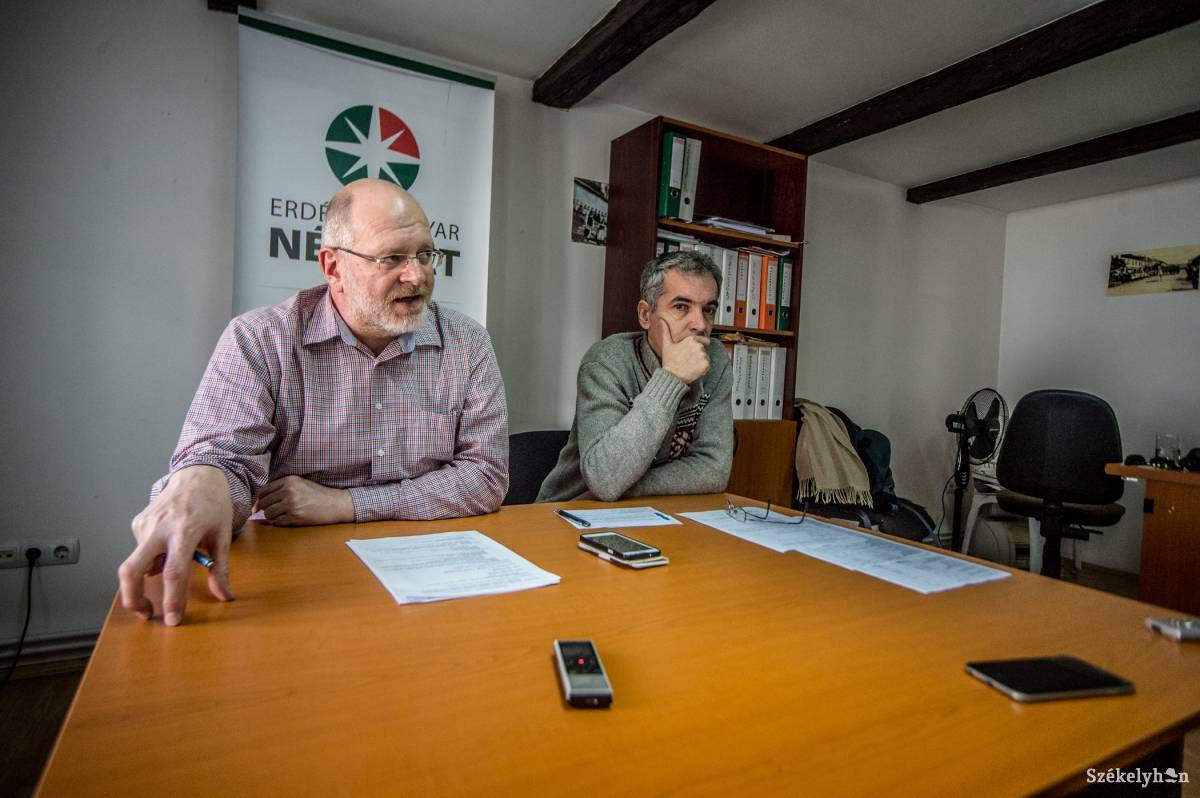 Zakariás Zoltán és Nagy Pál. Az EMNP-s képviselők kevesebb ígéretet és több megvalósítást várnak •  Fotó: Barabás Ákos