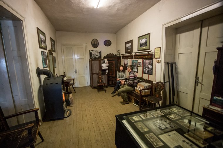 Műemlékvédelmi programot ismertettek az udvarhelyi Kováts Fényképészetnél