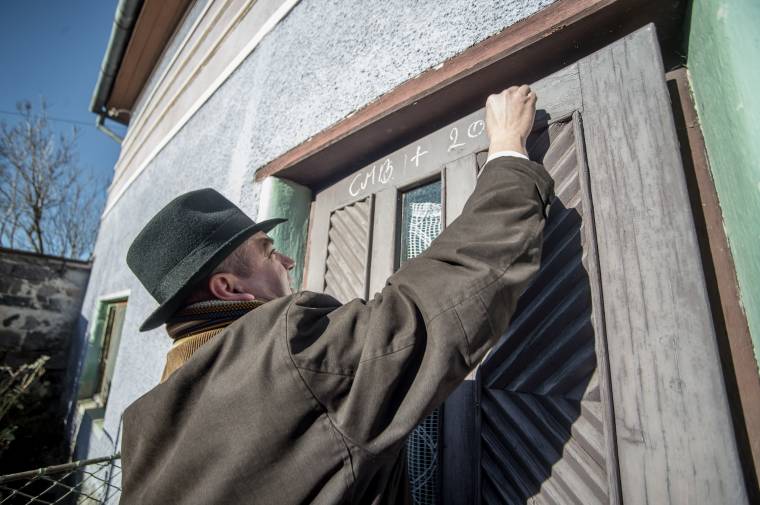 Házszentelés: a csíkszeredai papság a megszokott lebonyolítás mellett döntött