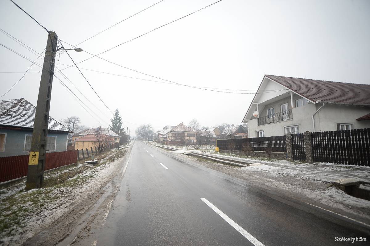Minden utcát leaszfaltoznának idén a községben. Emellett az erdei utakat is korszerűsítik •  Fotó: Barabás Ákos