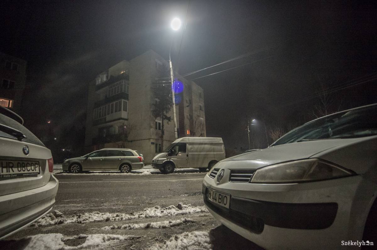 Illetéket kellene fizetni azokra az áruszállító járművekre, amelyekkel éjszaka a lakónegyedekben parkolnak. Illusztráció •  Fotó: Barabás Ákos