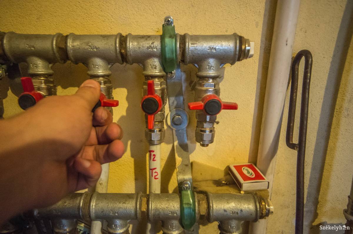 Gázkazán, csempekályha, kandalló vagy fás kazán, fontos, hogy a kéményeket sepertessük ki, a rendszereket ellenőrizzük le a fűtésszezon kezdete előtt. Képünk illusztráció •  Fotó: Barabás Ákos