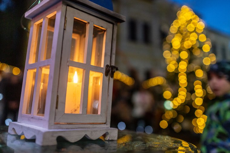 Más lesz az idei advent, de a legtöbb erdélyi településen állítanak köztéri koszorút