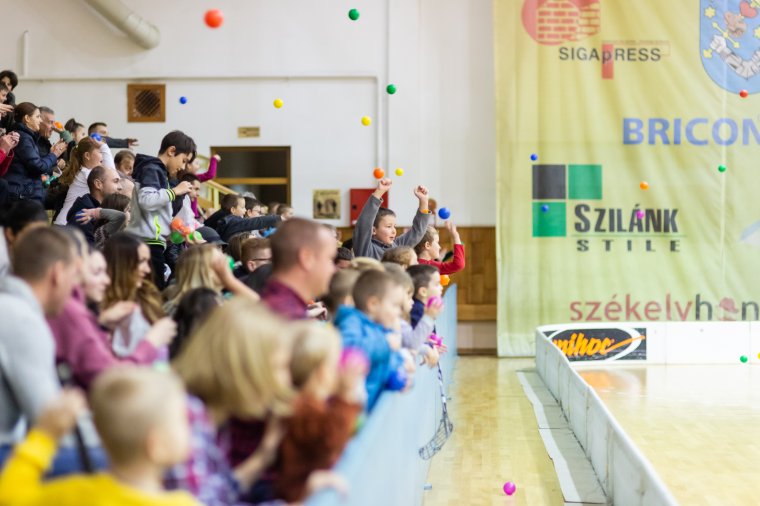 Több mint négyezer lej gyűlt Szendének