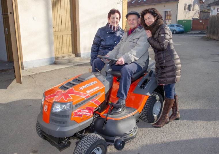 Családban marad a fűnyírótraktor
