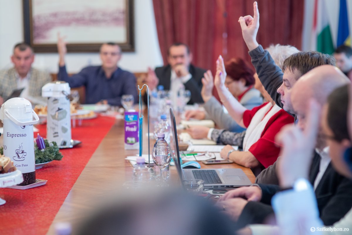 Megfogadják a tanácsukat? Az RMDSZ reméli, megkapja a parlamenti támogatást a mandátumhosszabbításra (képünk illusztráció) &bullet;  Fotó: Erdély Bálint Előd