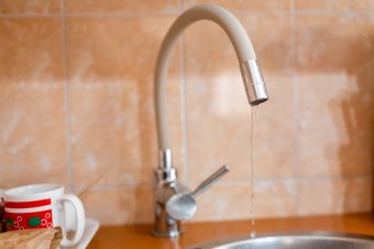 Ideiglenes vízszünet a gyergyószentmiklósi Kossuth Lajos utcában