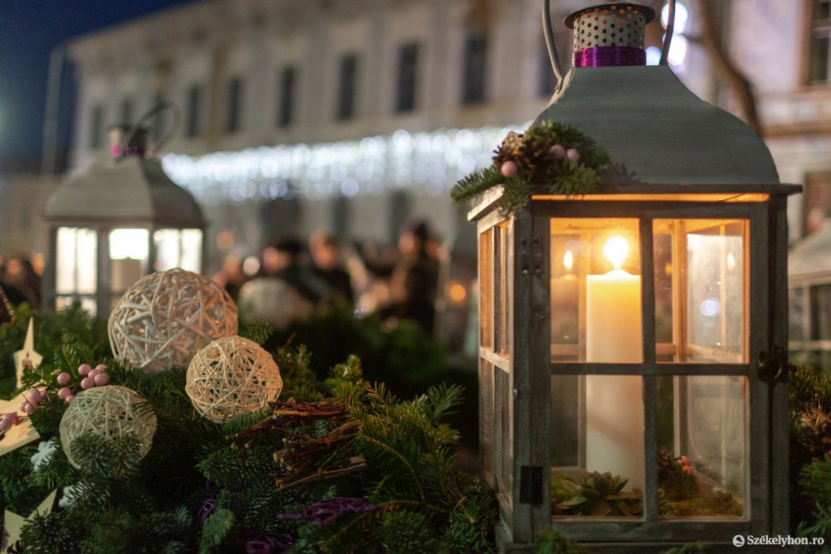 Ünnepjelző díszkivilágítás Székelyudvarhelyen •  Fotó: Erdély Bálint Előd
