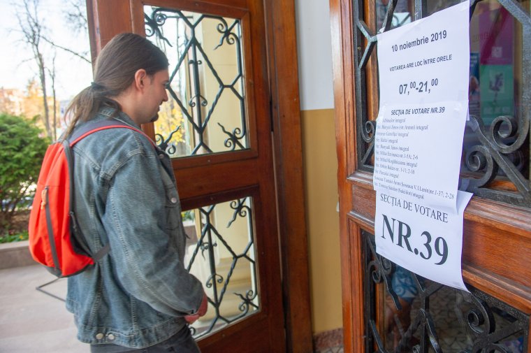 Elnök kerestetik: vasárnap választ Románia