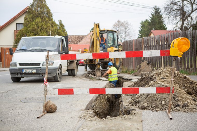 Az enyhe időjárásnak köszönhetően folytatódik a gázvezetékek cseréje Székelyudvarhelyen