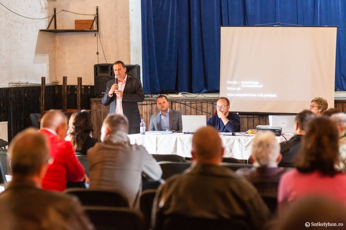 A lakók többségének akarata érvényesül. Nem lesz névváltoztatás a szentkeresztbányai részen • Fotó: Erdély Bálint Előd