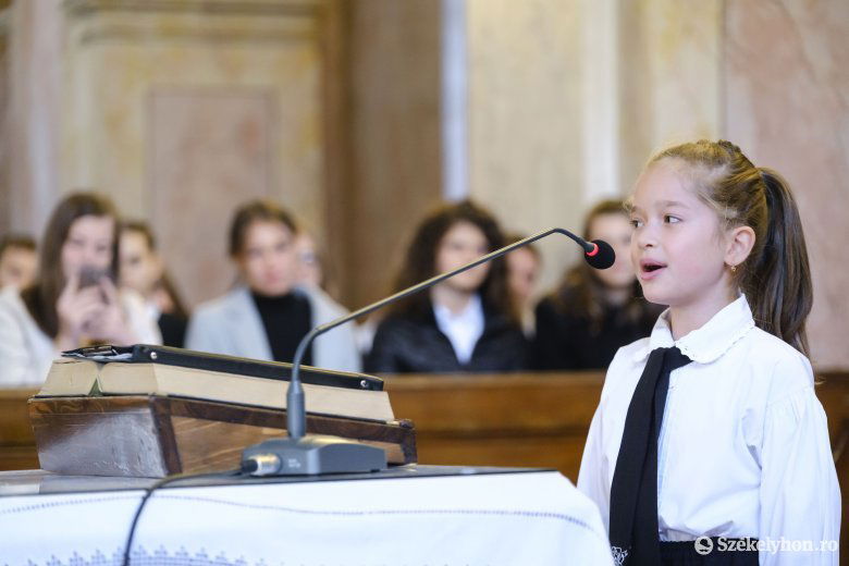 Hagyományos iskolakezdés szavalattal. Idén lecsupaszított évkezdés vár a diákokra •  Fotó: Veres Nándor